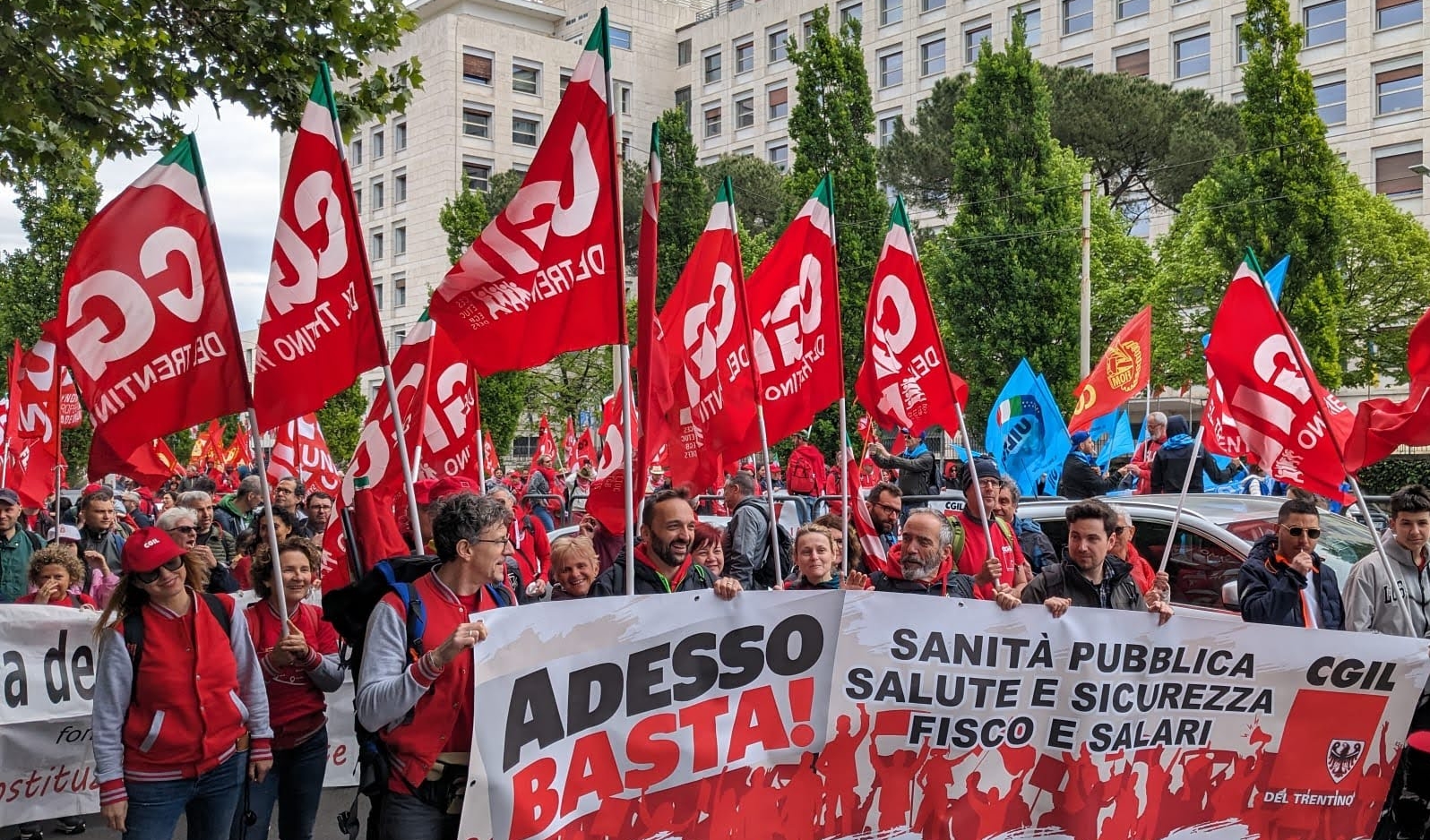 Adesso Basta. Duecento trentini a Roma per la sicurezza sul lavoro e il diritto alla salute