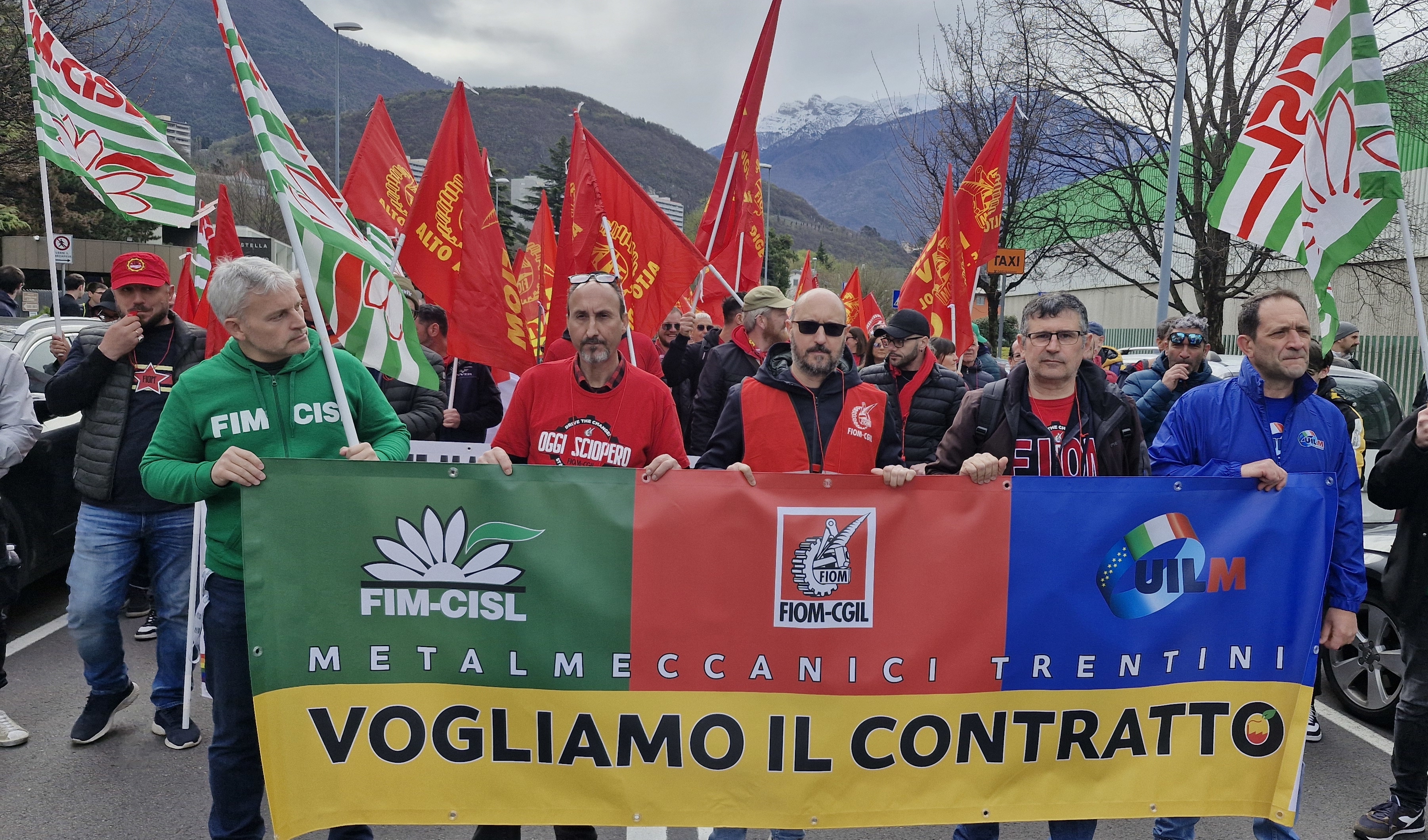 La protesta dei metalmeccanici per il contratto. Adesione alta allo sciopero in tutta la provincia