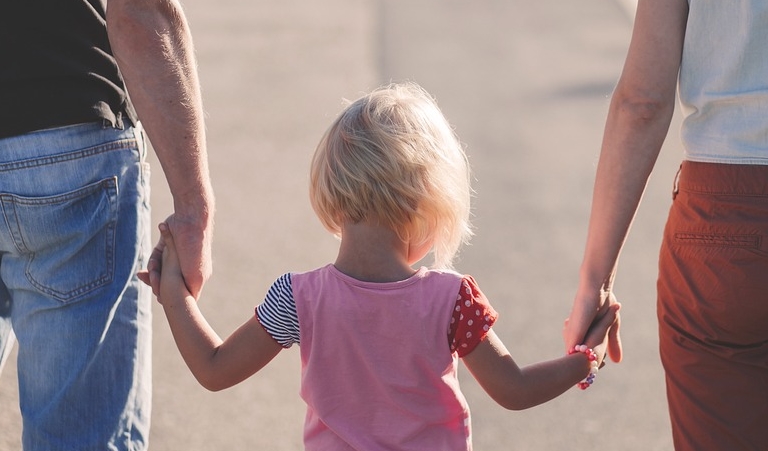 Calo delle nascite. La Provincia vari misure inclusive per le famiglie