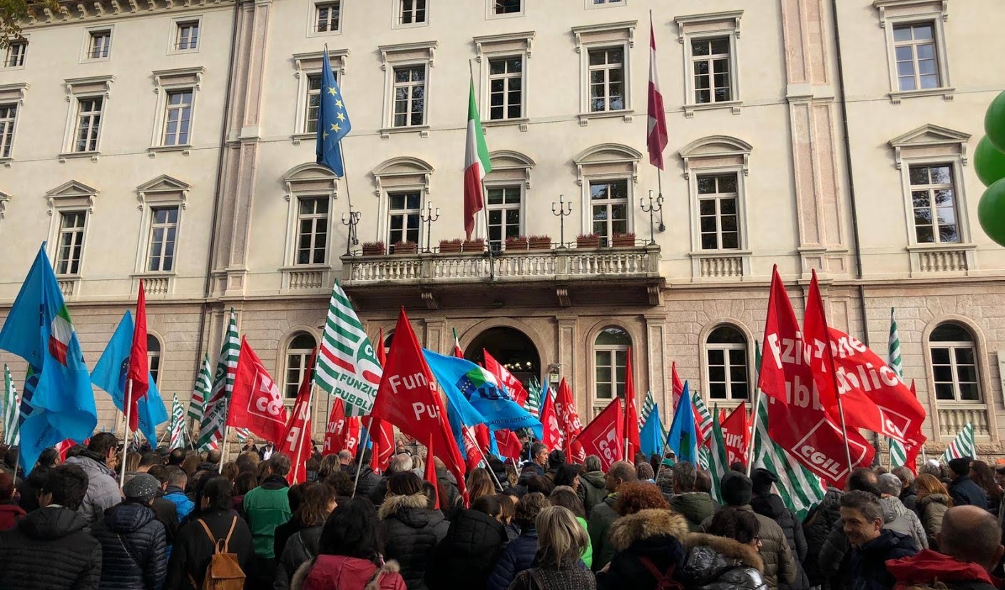 Duemila dipendenti pubblici in piazza per il rinnovo del contratto